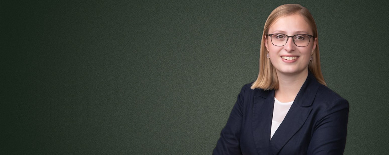 Portraitfoto von Frau Rechtsanwältin Victoria Metz