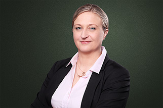 Porträt von Rechtsanwältin Annika Brčvak, Fachanwältin für Medizinrecht, Standort Bochum.