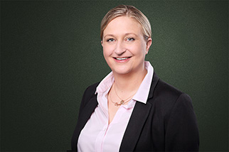 Porträt von Rechtsanwältin Annika Brčvak, Fachanwältin für Medizinrecht, Standort Bochum.