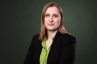 Porträt von Rechtsanwältin Victoria Metz, Standort Bochum.