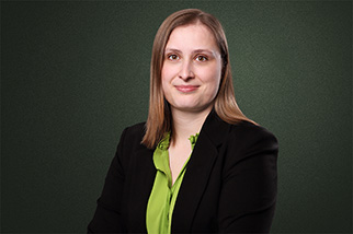 Porträt von Rechtsanwältin Victoria Metz, Standort Bochum.