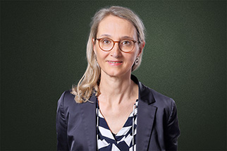 Porträt von Rechtsanwältin Jutta Pasura, Fachanwältin für Sozialrecht, Standort Magdeburg.