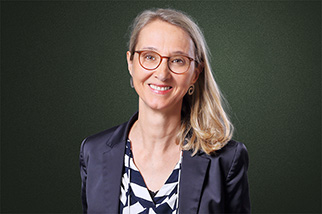 Porträt von Rechtsanwältin Jutta Pasura, Fachanwältin für Sozialrecht, Standort Magdeburg.