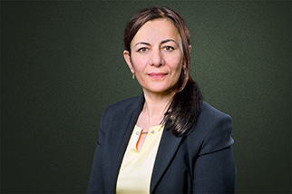 Porträt von Rechtsanwältin Bingül Suoglu, Fachanwältin für Medizinrecht, Standort Bochum.