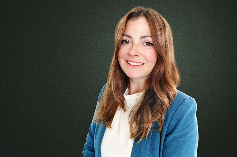 Ein Portraitfoto von Frau Rechtsanwältin Klösener mit lächelndem Gesichtsausdruck